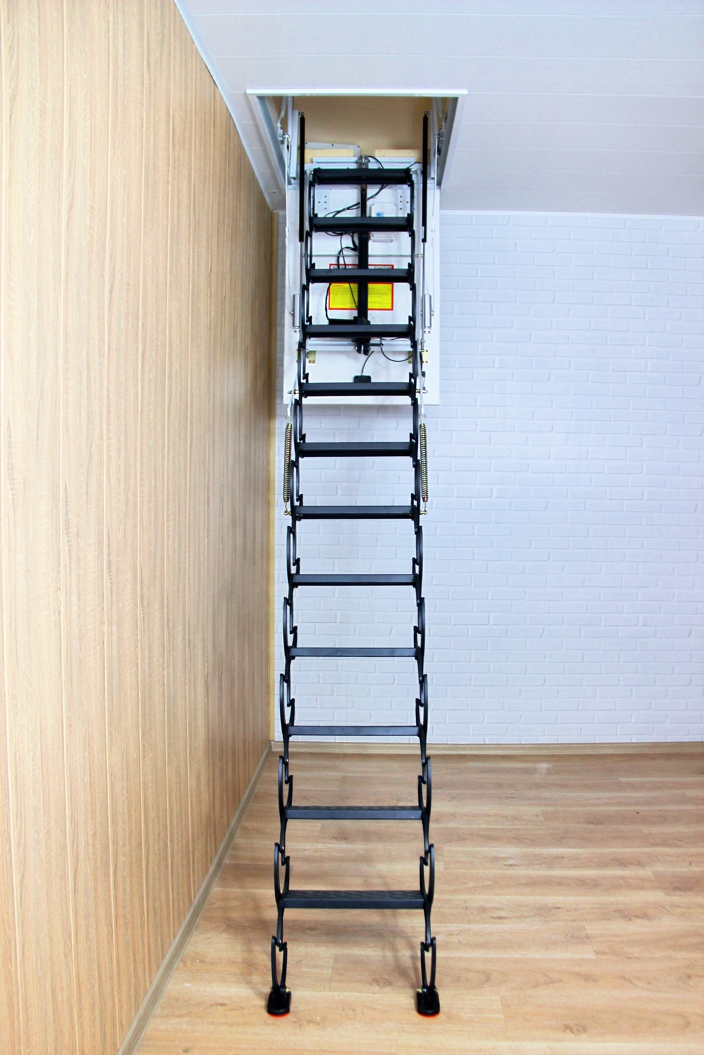 Лестница ножничная металлическая LOFTSTEP LCS-E (CH) 70х120х300см Fakro купить в Санкт-Петербурге