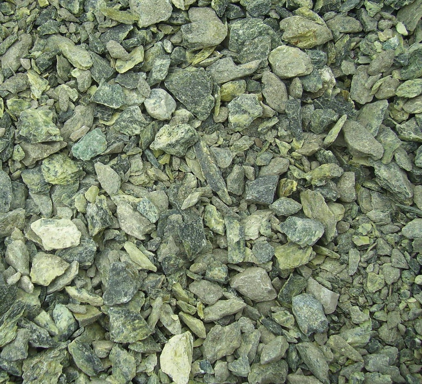 Крошка из змеевика светлый 5-10мм Camonica купить в Санкт-Петербурге