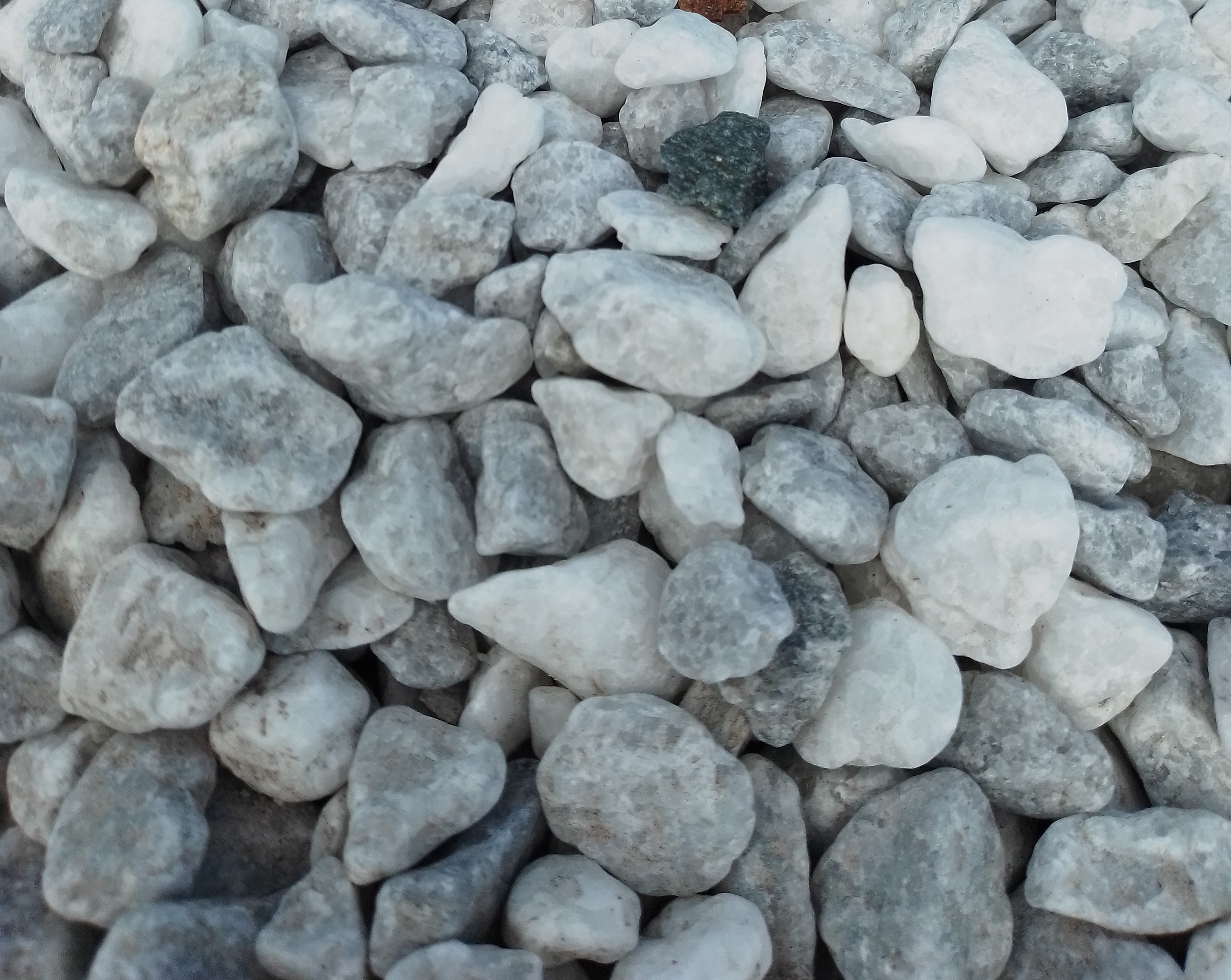 Галька из мрамора серо-голубой галтованный 20-40мм Camonica купить в Санкт-Петербурге