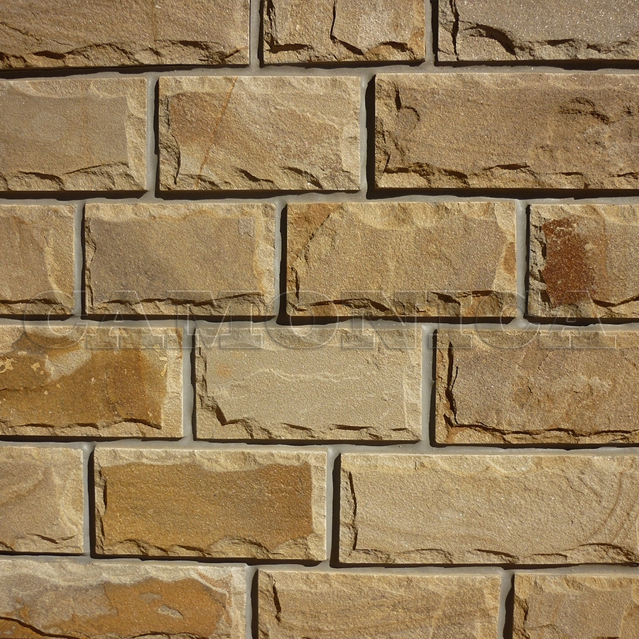 Плитка из песчаника бежево-коричневого с разводами 100 мм со сколом купить в Санкт-Петербурге