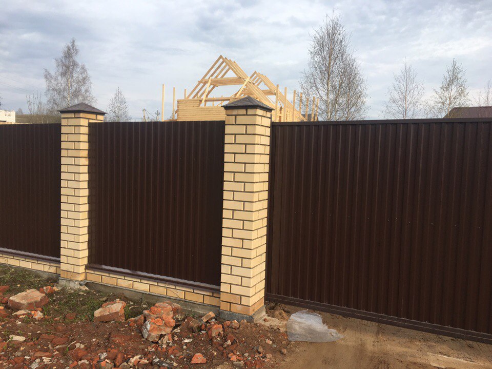 Колпак Laatta для столба полимерпесчаный, оголовок "Чешуя", вишня купить в Санкт-Петербурге