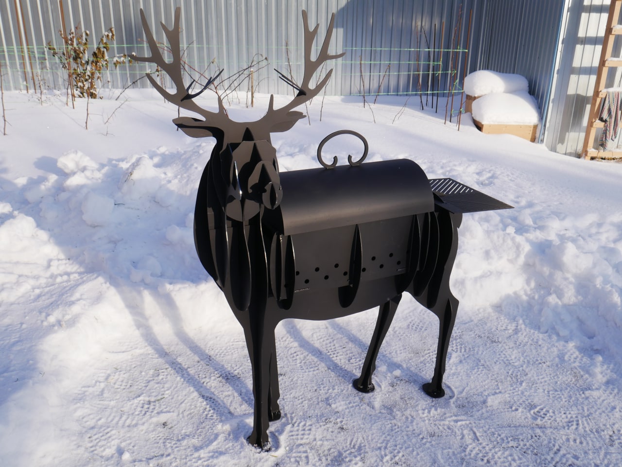 Мангал "Олень" с крышкой и столиком купить в Санкт-Петербурге