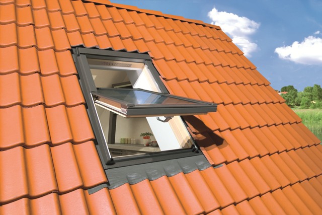 Мансардное окно Fakro PROFI, FTP-V U4 c вентклапаном и технологией thermoPro 55х78 см купить в Санкт-Петербурге