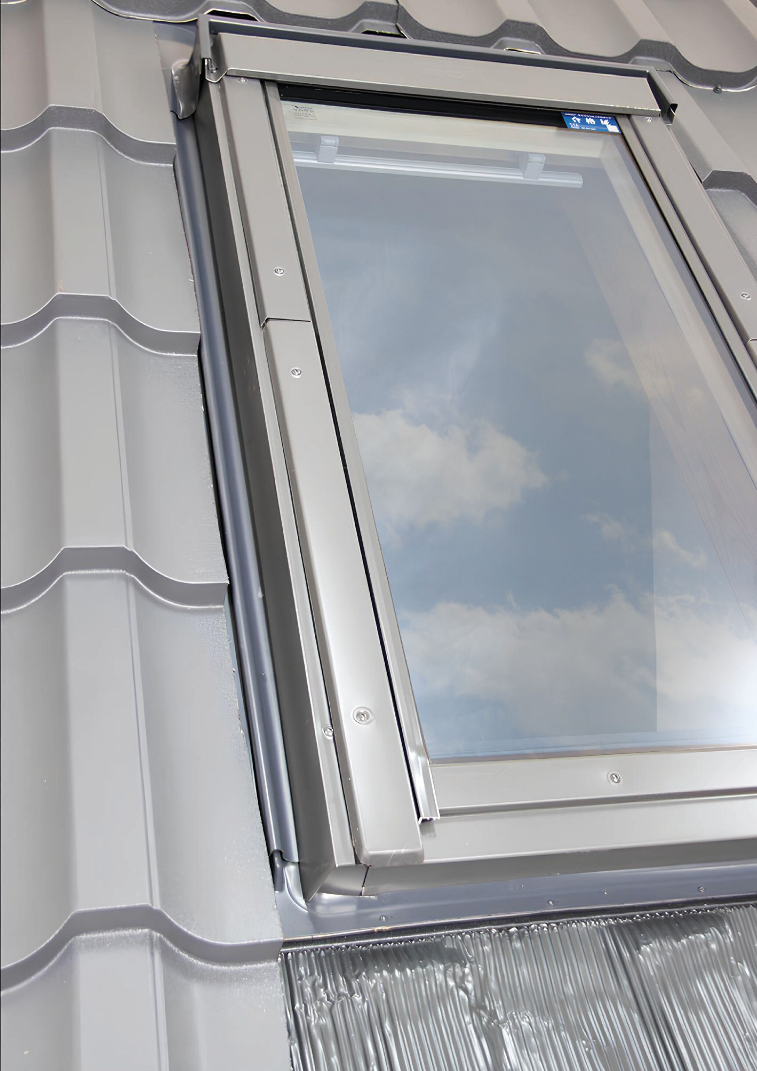 Оклад EZV-RU (проф. кровля) 78х140см Fakro купить в Санкт-Петербурге