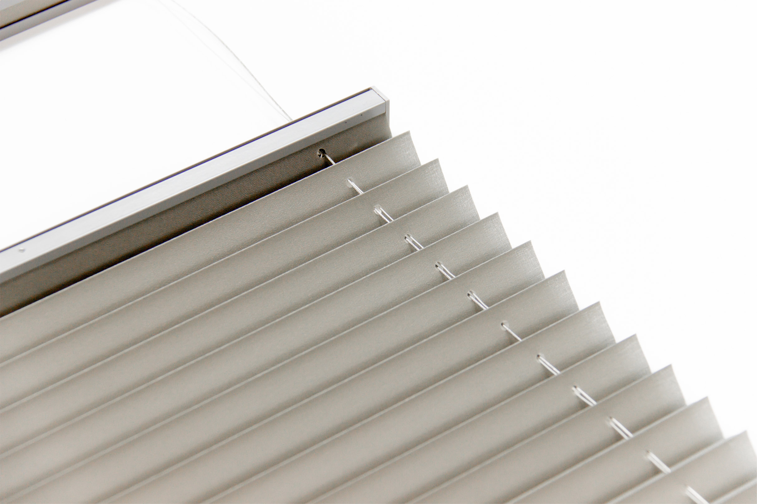 Универсальная плиссированная штора OPS  66х118см Fakro купить в Санкт-Петербурге