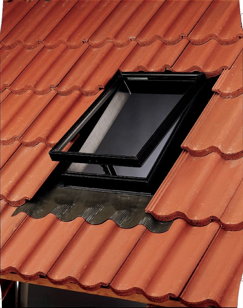 Окно-люк для холодных нежилых чердаков Velux 45х55 см купить в Санкт-Петербурге