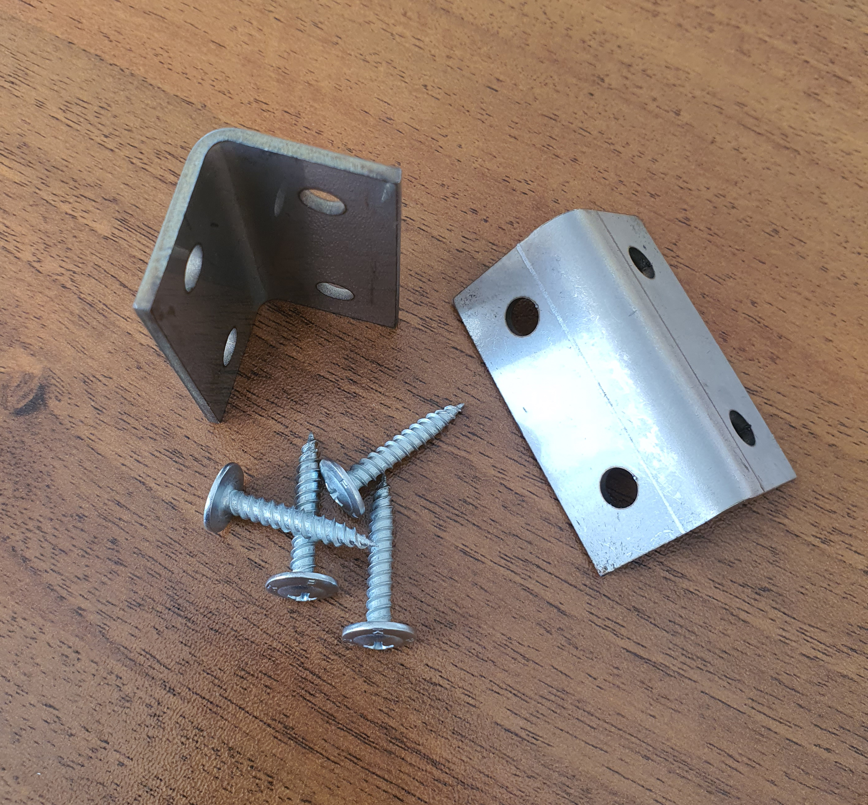 Уголок металлический ТЕРРАпол 50х25х25мм купить в Санкт-Петербурге